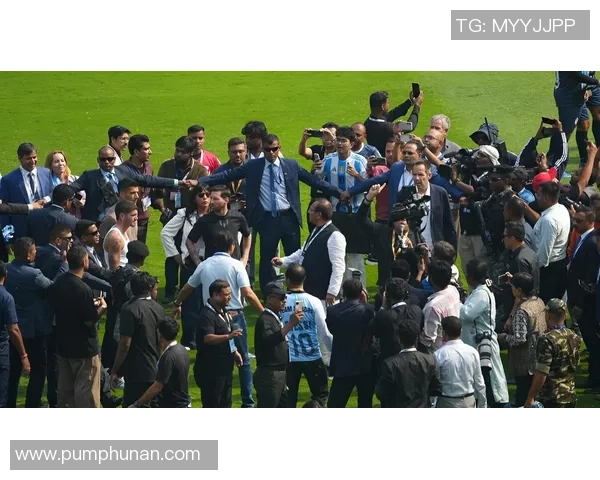 梅西只待10分钟就自动脱离！8万印度球迷愤恨打砸球场，官员抱歉